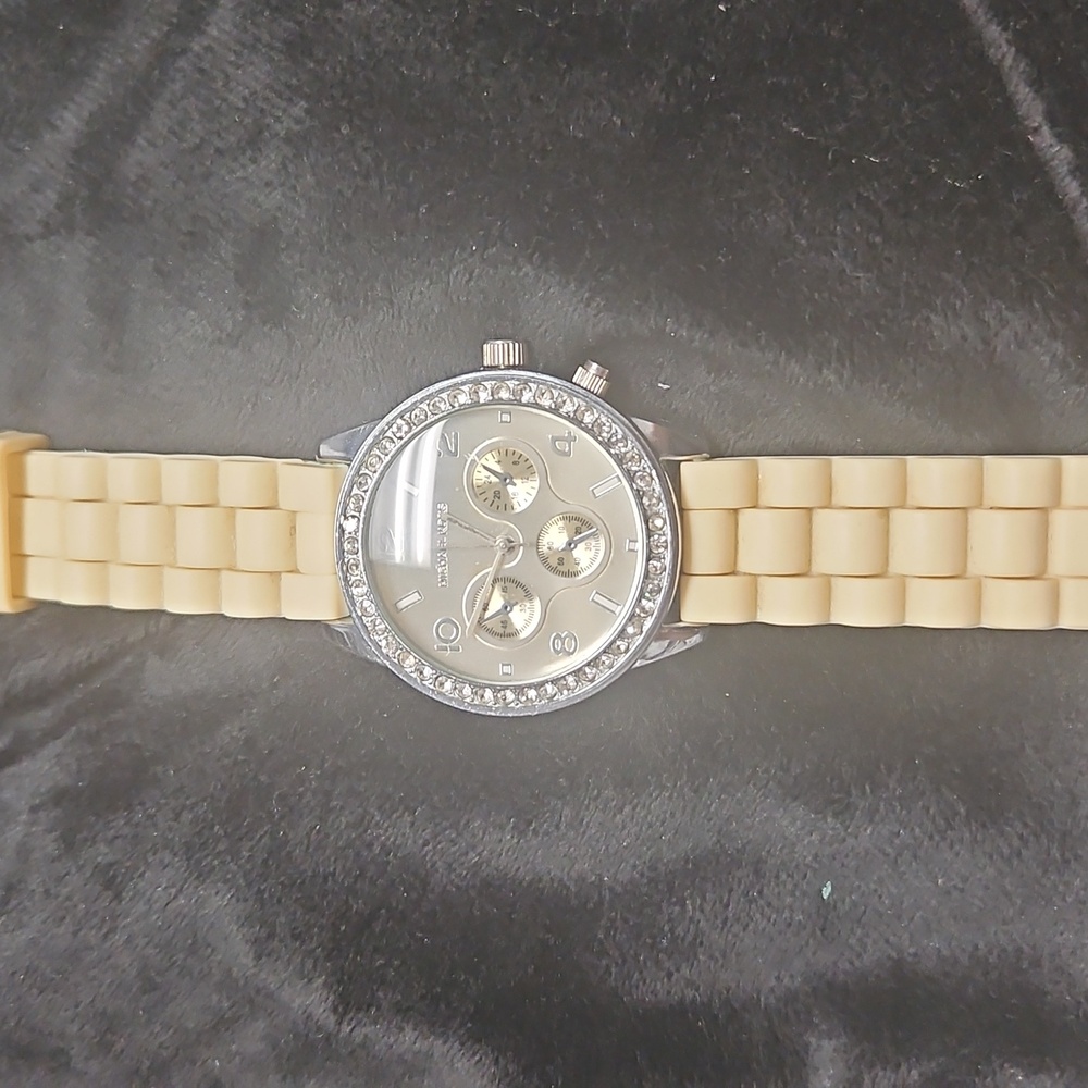 Ladies Watch - Picture 3 of 5